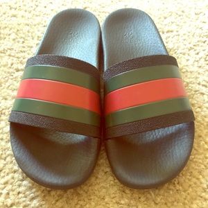 Kids Gucci slides size 33